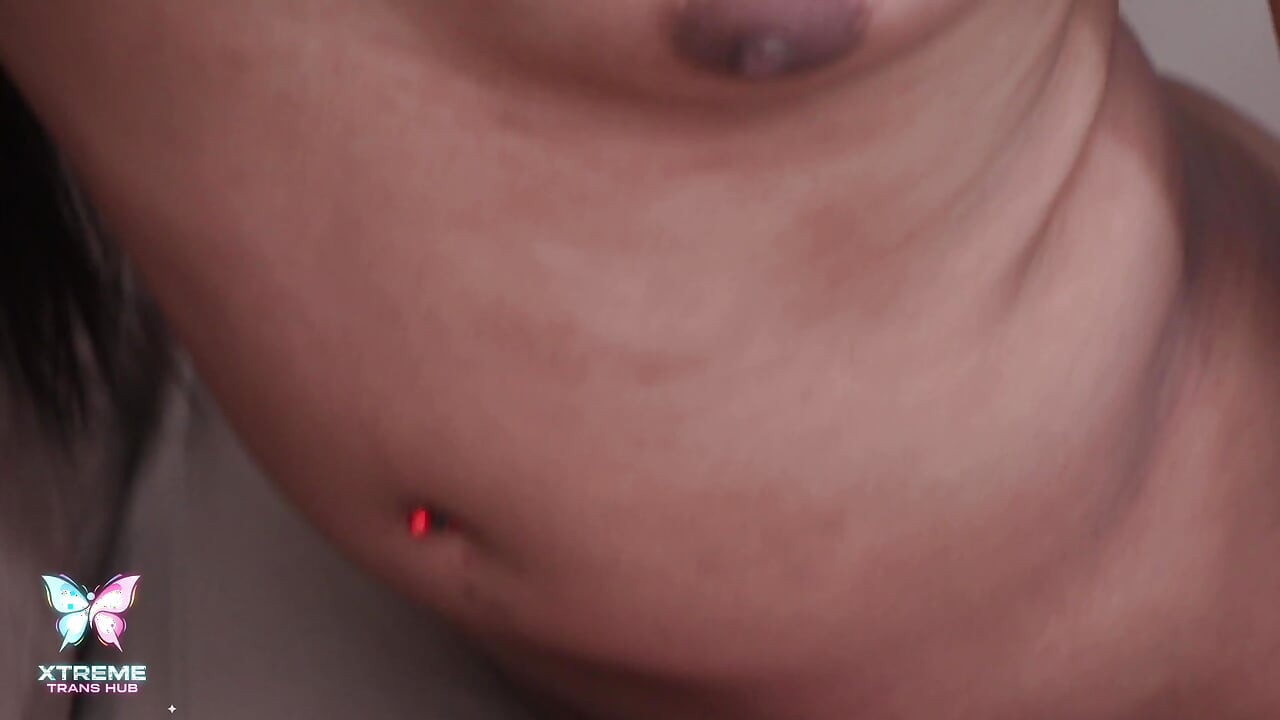 Kathy Ladyboy Emiyor Ve Sert Emiliyor Ve Sonra Erkek Arkadaşını ağzına Boşalana Kadar Derinden Sikiyor