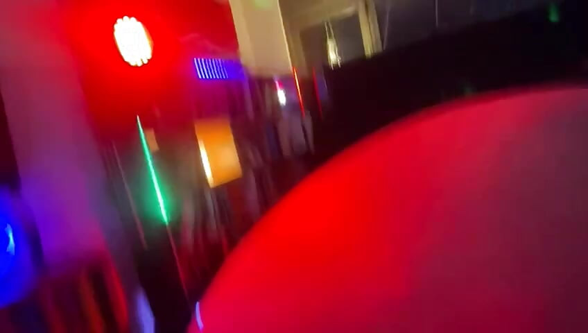 Zabawa przy stole bilardowym