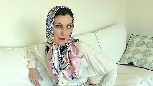Saten eşarp sevgilisi ve parlak saten eşarbına boşalıyor, Lady Victoria Valente