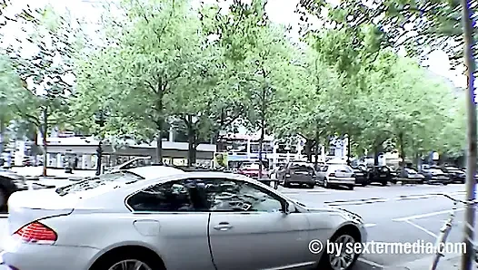 Берлин Ку'дамрасер оттащил возбужденную девушку