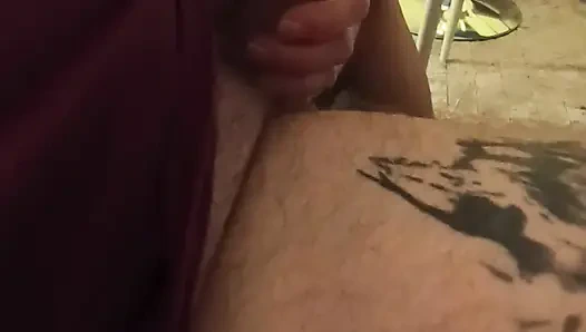 Amatör emiyor ve dölle yakın çekim sikişiyor