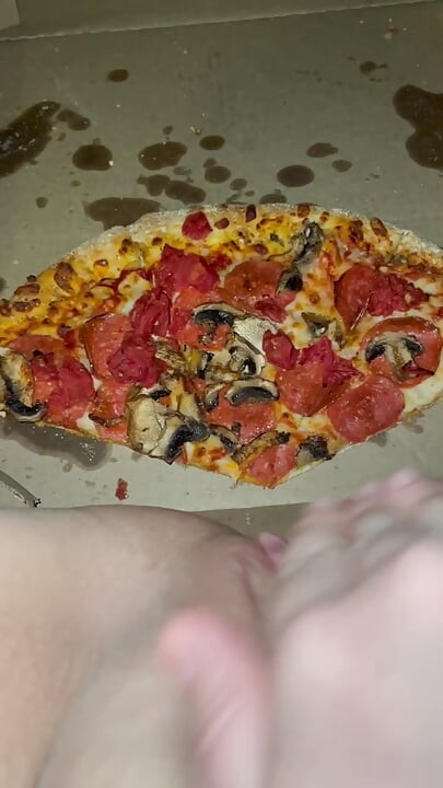 PIZZA TEEN MASTURBATION -KINKY FOOD FETISH-FEMALE WEIRD ARAB PORN-REAL ORGASM- AMATEUR- ARABIAN SNOWWHITE-USA LOS ANGELES 2025 G