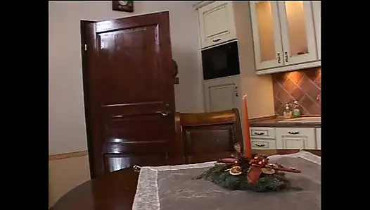 Молодые шлюшки с волосатой киской пробуют огромные члены в первый раз (фильм целиком)