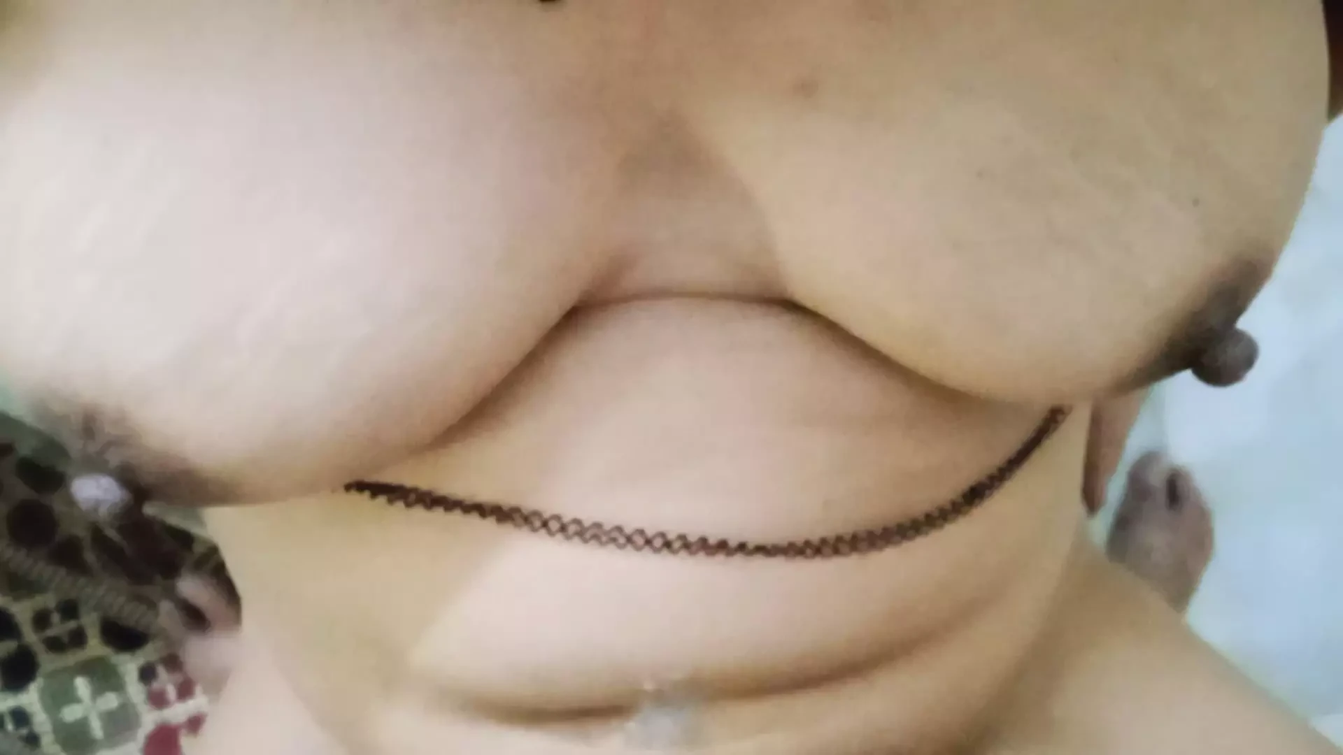 Indisk kvinna och hennes klocka man knullar och suger under hårdhänt sex, het fitta, bröstvårtor, kuk, kuk.