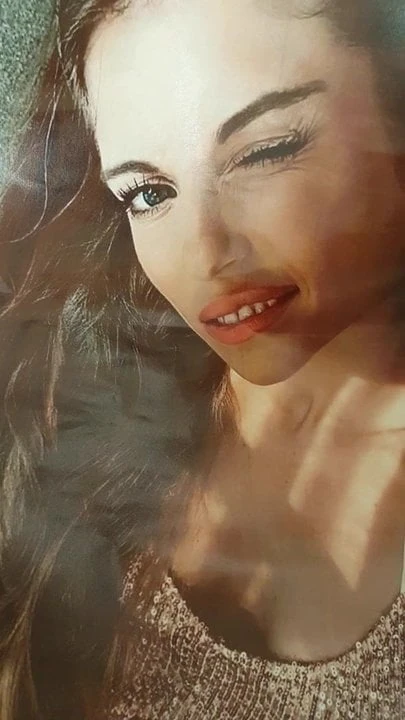 Cathy ins Auge gepisst