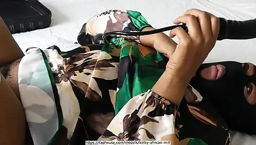 Masturbasi dan kencing dengan sepatu bot biru, bagian 1 (30.30)