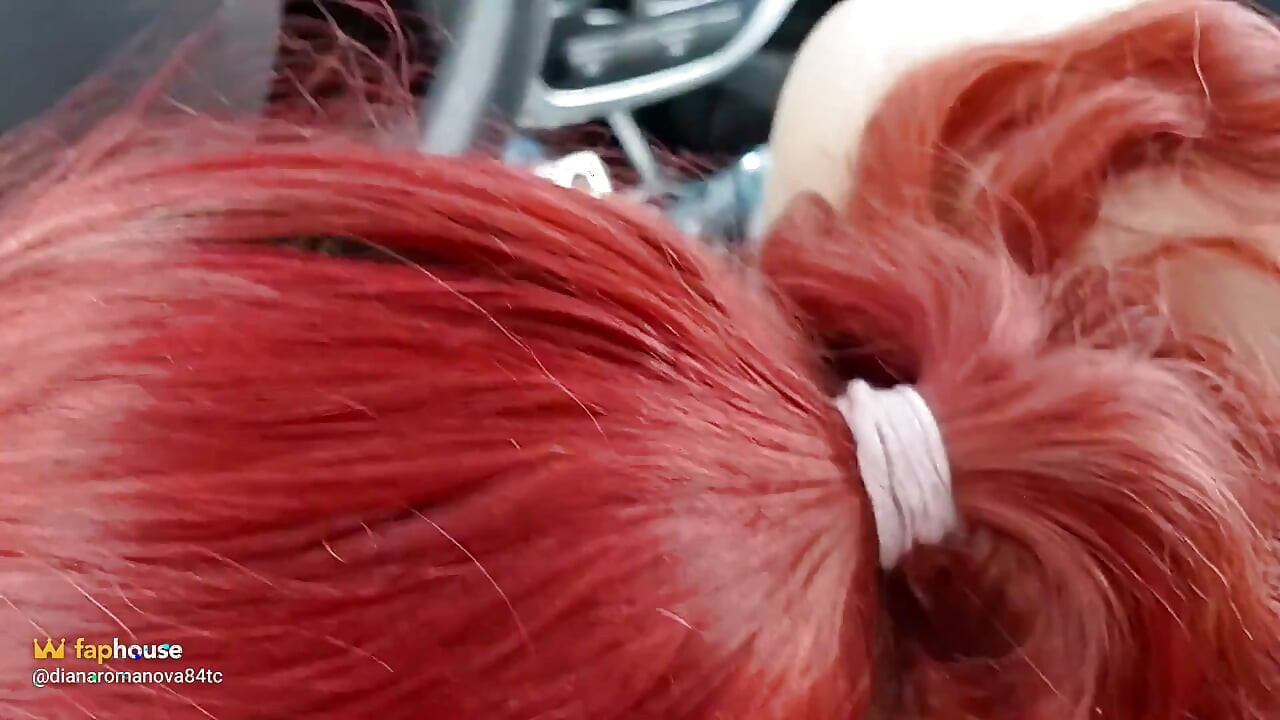 Ich Bin Eine Russische Schlampe, Ich Blase Oben Ohne Im Auto Auf Einem Öffentlichen Parkplatz!
