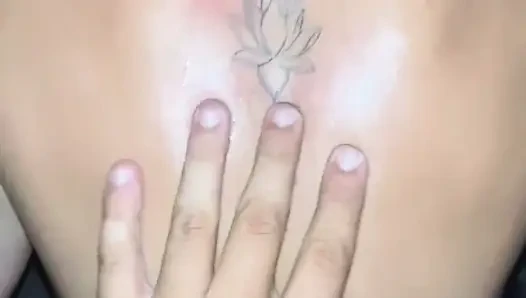 Cewek kolombia yang kaya ini lagi asik seks anal