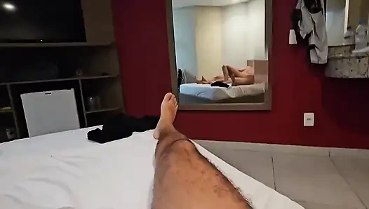 Istri panas mengisap dua, betapa baiknya menikah dengan cuckold, ditembus dan mendapatkan susu