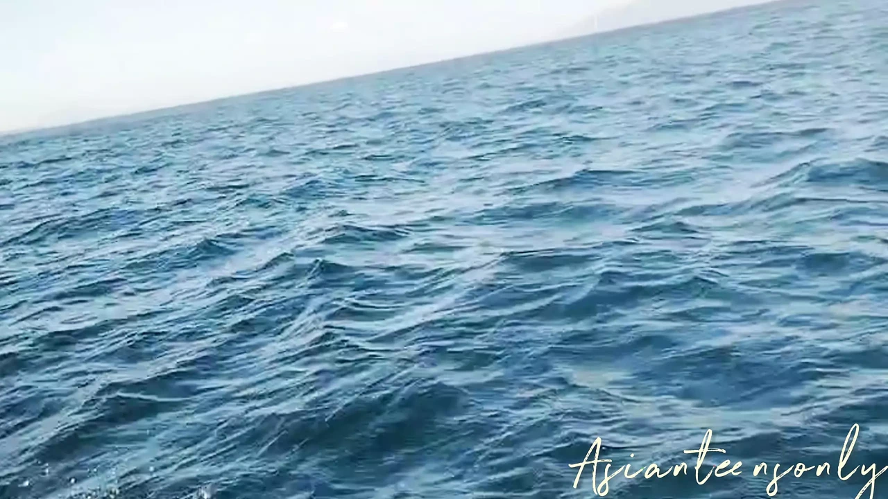 我的阴户太痒了，所以我乘Jetsky逃到一个小岛上遇到我的Suggardaddy