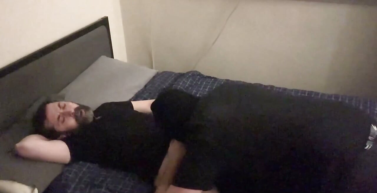Dari awal! Geoff lagi asik nyepong kontol