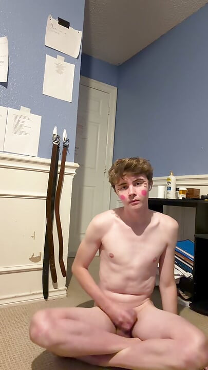 Video striptease femboy
