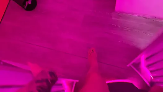Çift halka açık solaryum bronzlaşma kabininde sert sikişiyor - etrafındaki insanlarla riskli halka açık seks tam video