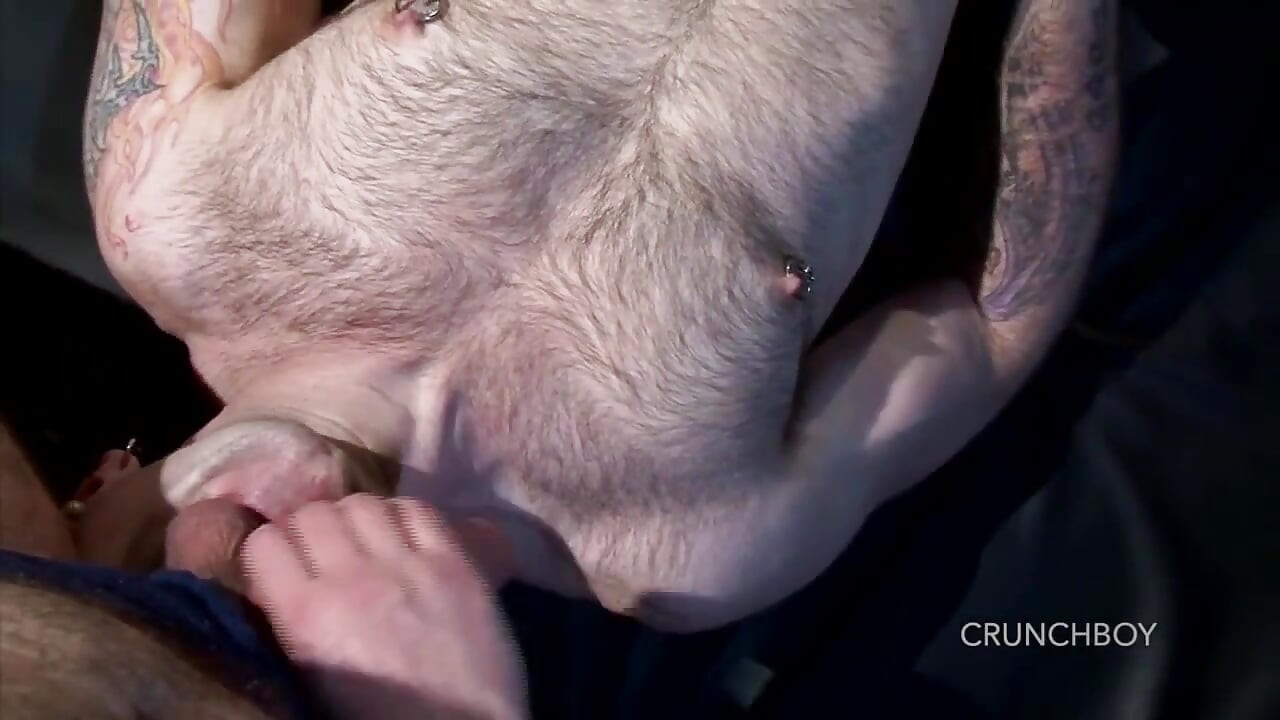 Muscle hairy boy fucking barebakc in backroom