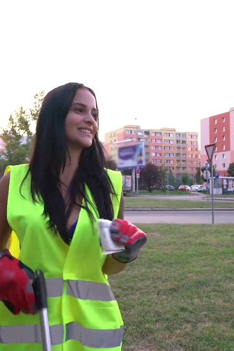 Public Agent - Petite Cutie Picking up Trash, but It Turned Out Jennifer Mendez Stops for a Quicky