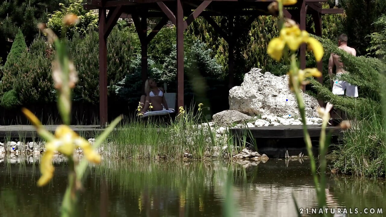 21 NATURALS - Melanie Gold의 놀라운 애널 iesta