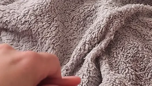 Memek aduhai cewek sange ini lagi asik dientot habis-habisan sampai mengerang keenakan