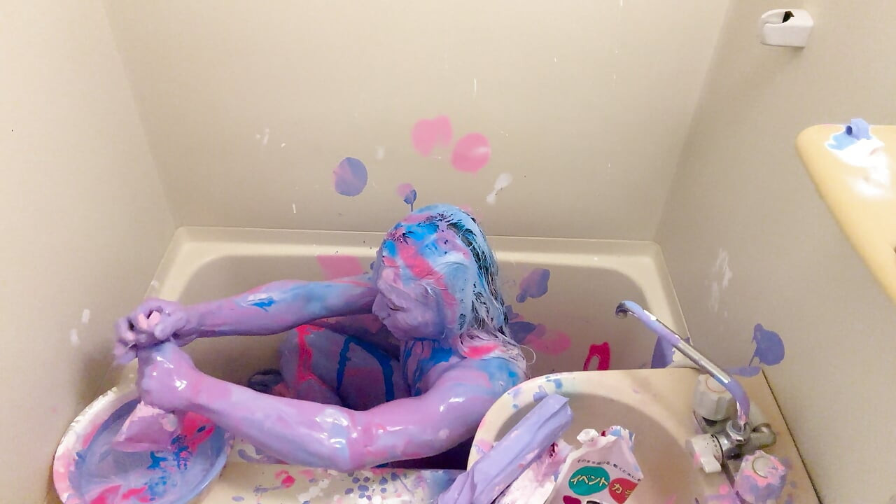 WET&MESSY Messy Play: Covered in Paint by a Boy 2