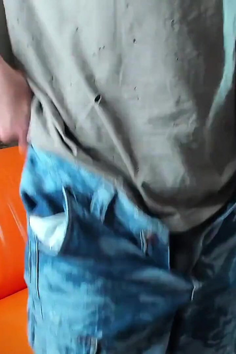 เพื่อน! ฉันคิดว่าเขาอยากดูดควยฉันด้วย!