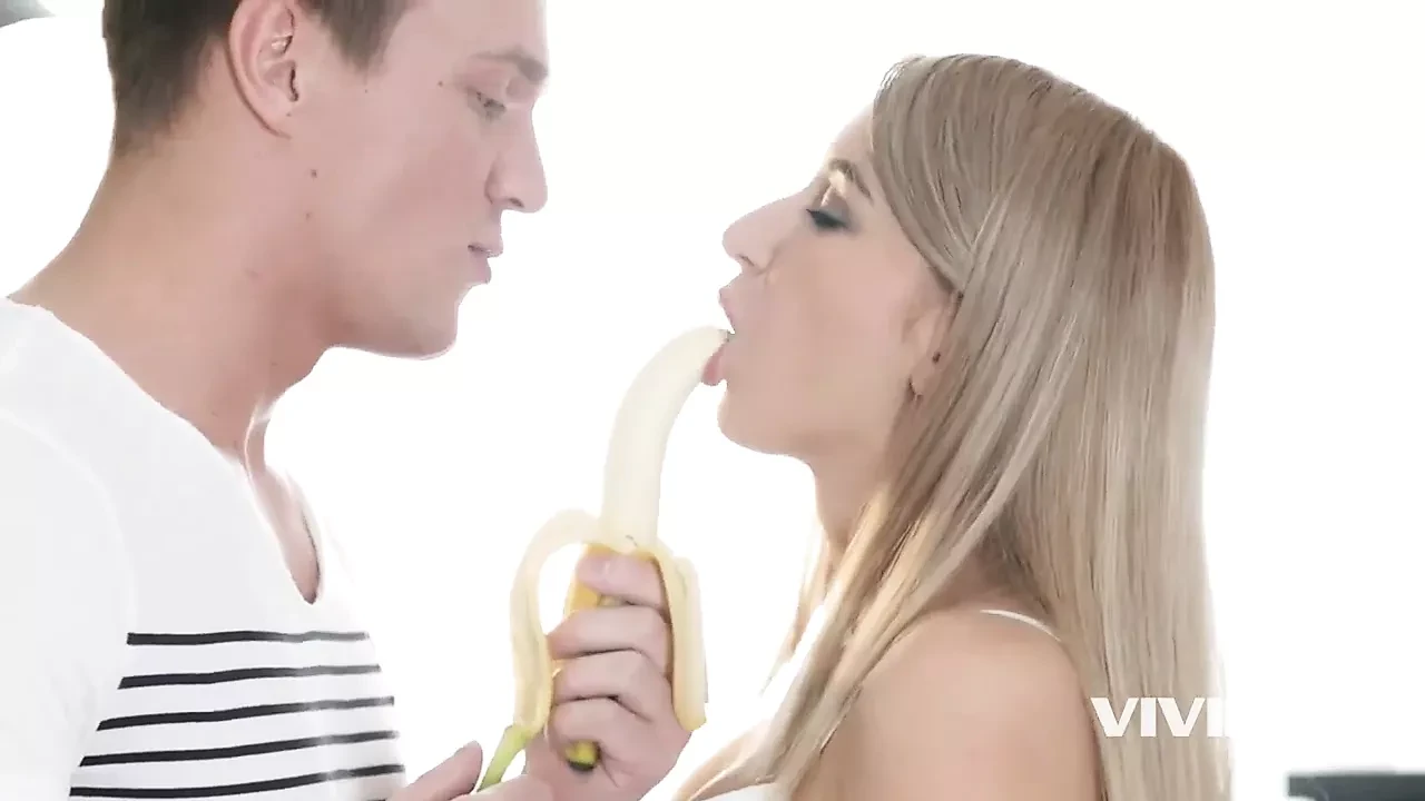 Nóng tóc vàng tuổi teen được fucked cứng qua cô ấy bạn trai