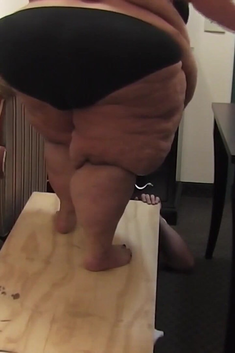 BigmommaKat's horrifying 600 ib board trample