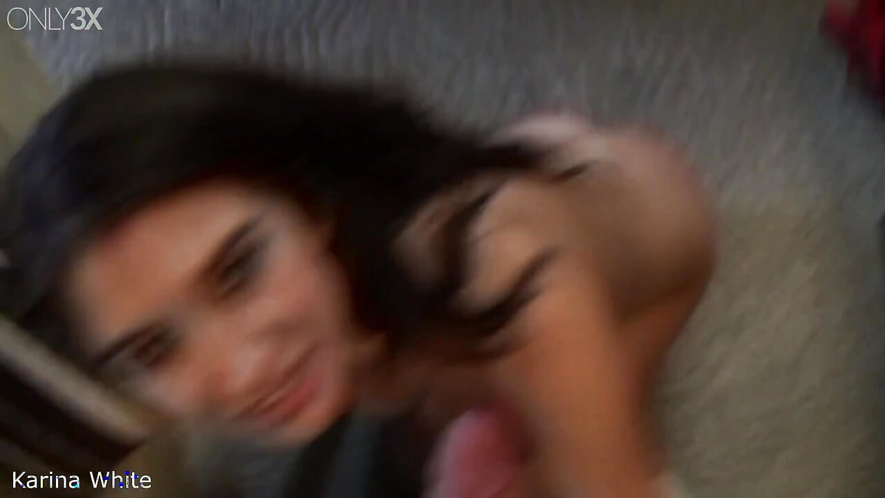Каріна Вайт накачує свою кицьку повним членом