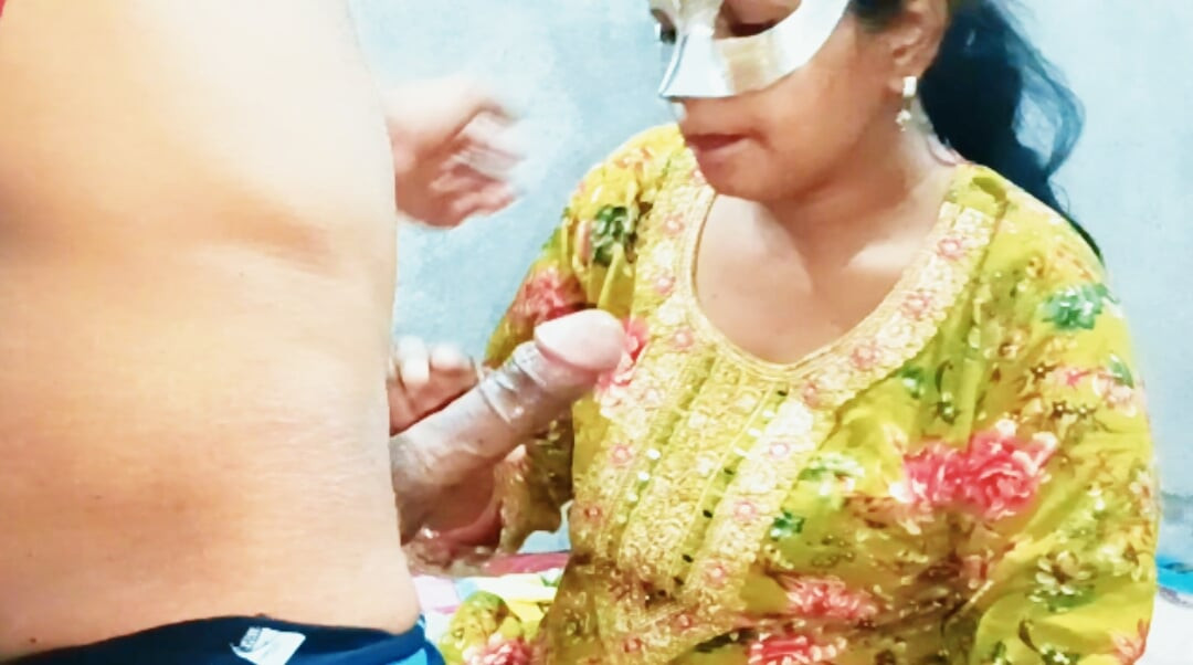 Ejaculare în gură indiană bhabhi - cea mai bună muie pe față cu futai extrem de adânc în gât