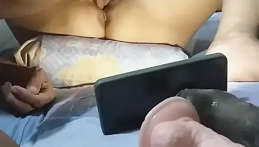 Aku menikmati memakan memeknya yang basah