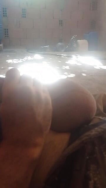 Handjob under the sun at the construction site