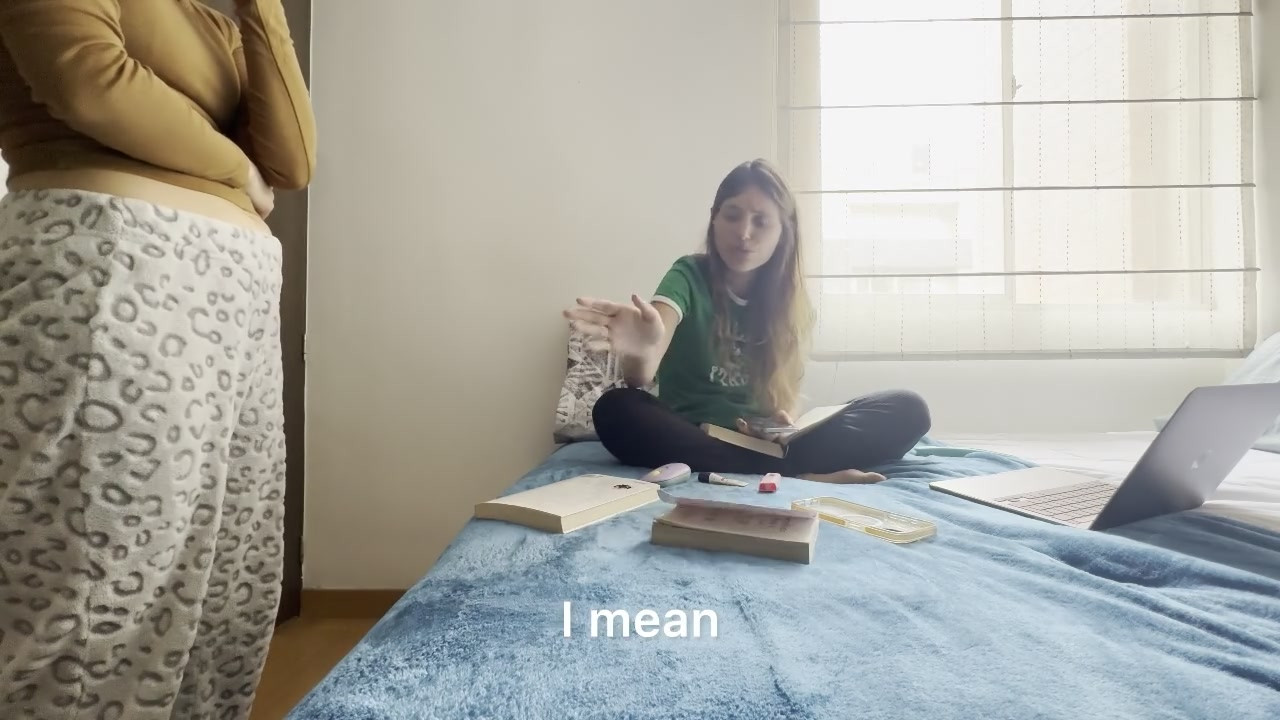 两个女大学生在房间里狠操