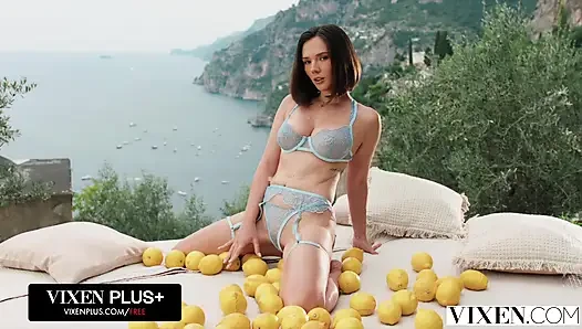 Vixen büyük memeli düğün konuğu Eve Sweet damadın büyük yarağını sikiyor