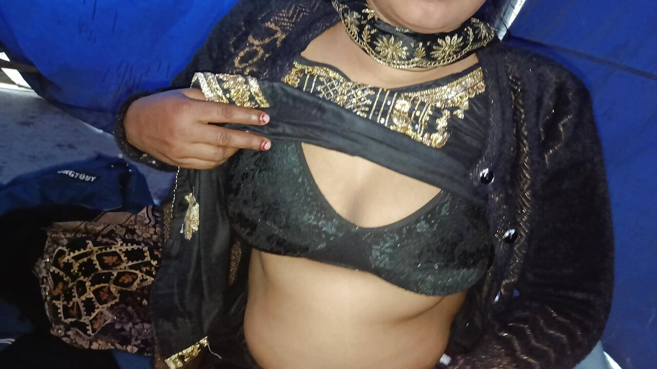 Pinky bhabhi pressed her tit and showed her pussy