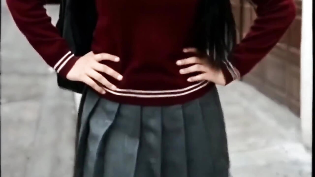 18letá Školačka V Uniformě Je Ošukána Sousedem!!