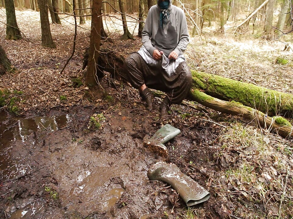 sveising i joggebukse i skogen 2