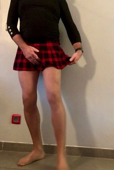 Kilt and Pantyhose masturbation