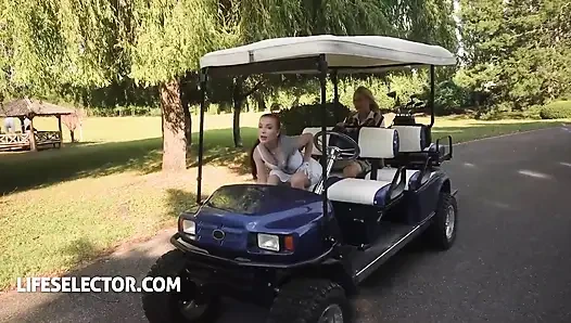 Hari golf bareng megan murkovski dan jessie ames yang liar