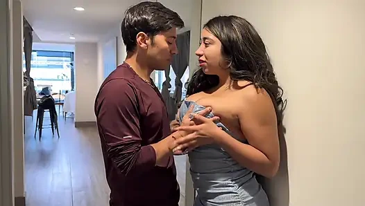 Büyük götlü bir latin kayınbiraderi büyük yarağının ateşli, damlayan amına kaymasına izin vermekten kendini alamıyor