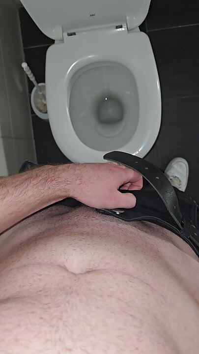 Dominatoare homosexuală mascată, la toaletă, tachinare cu masturbare PhantomGentX