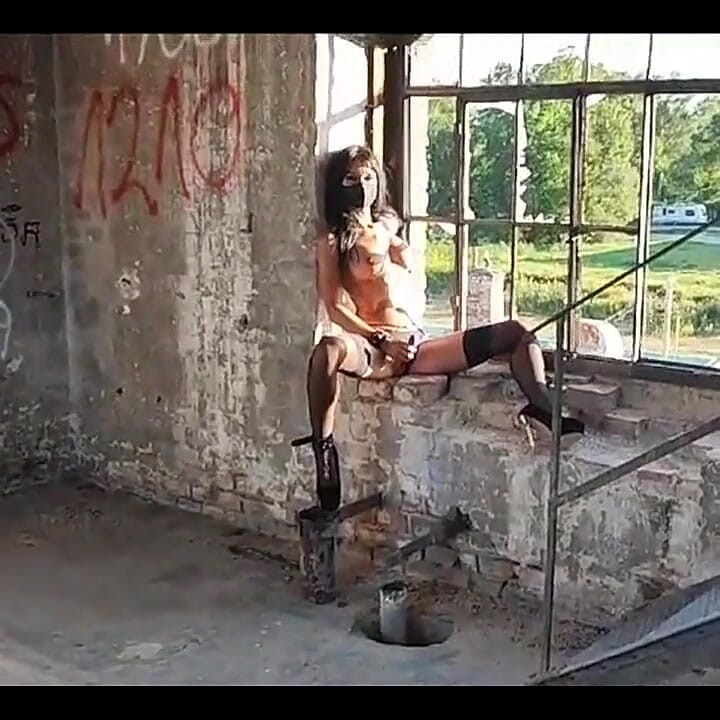 迷子の場所で3つの穴が犯された。