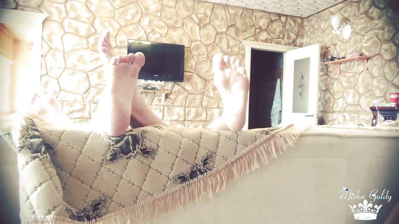 Wank to our feet cuckolded betta footbitch
