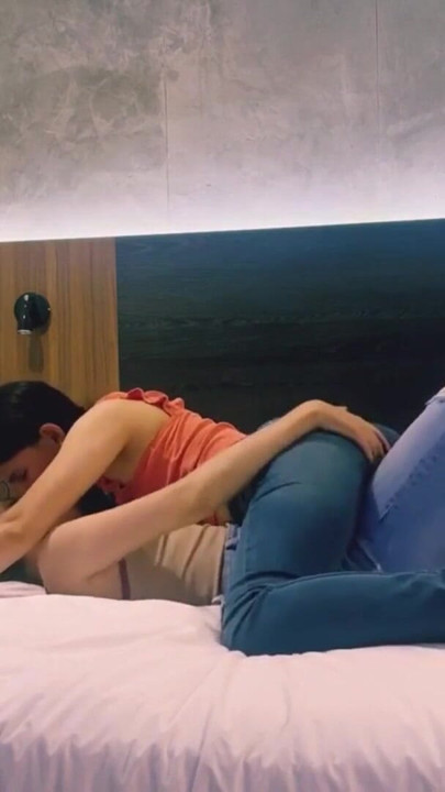 मेरी पूर्व प्रेमिका मुझसे कहती है कि वह आखिरी बार चोदना चाहता है । क्लिप 1