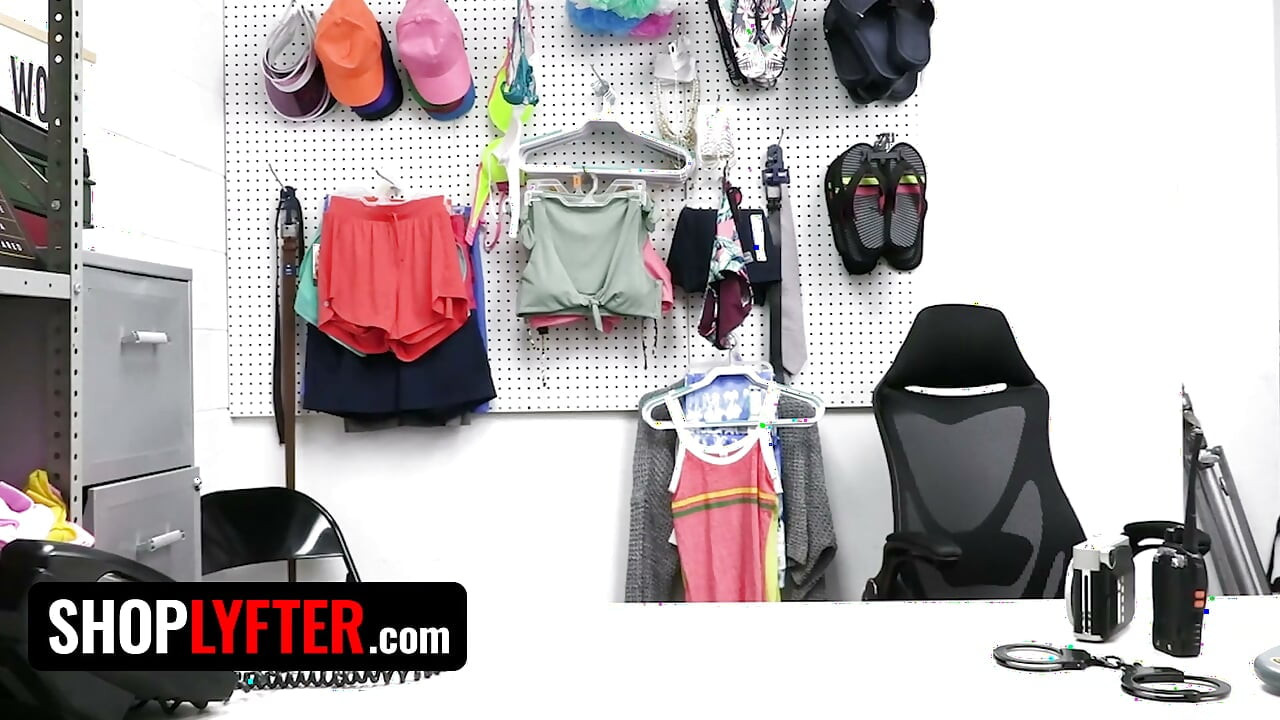 Shoplyfter - hot teen offers a sexual deal to avoid consequences after being caught stealing