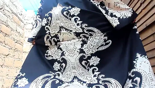 Twerking pantat besarku di luar ruangan