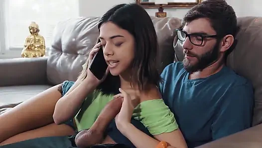 Большие хуи, крошечные телочки 3, сцена 2, она обожает массивный член