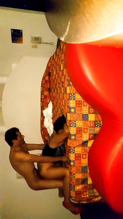 Profitant de ma femme mature, elle m’a demandé de l’emmener aux cinq lettres et nous avons fini comme ça