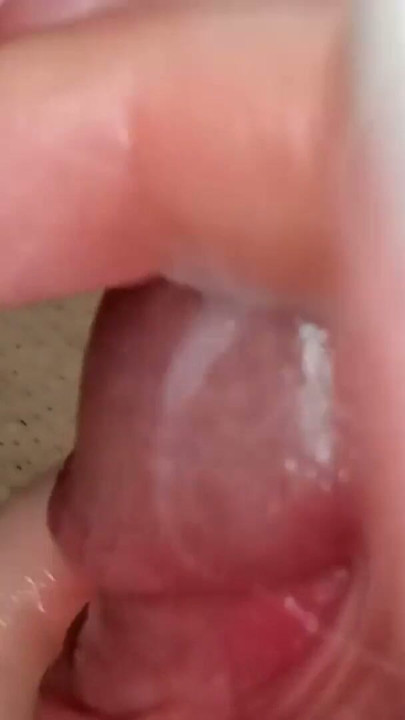 She caresses his frenulum and he quickly cums. | Clip 3