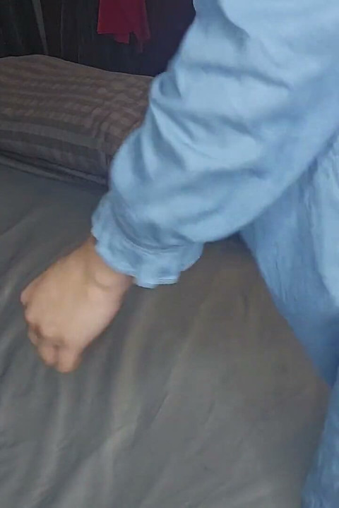 Sıkı amcıklı hizmetçi beni çok hızlı döllüyor