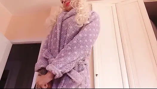 Kamu mau di-masturbasi sama ibu tiri dan saudara tirinya?