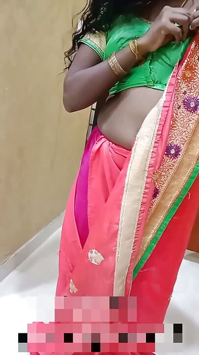 Une femme desi tamoule sombre séduit un étalon en sous-vêtements rouges - jeu de tétons, le cocu regarde ! Indianhotwifex