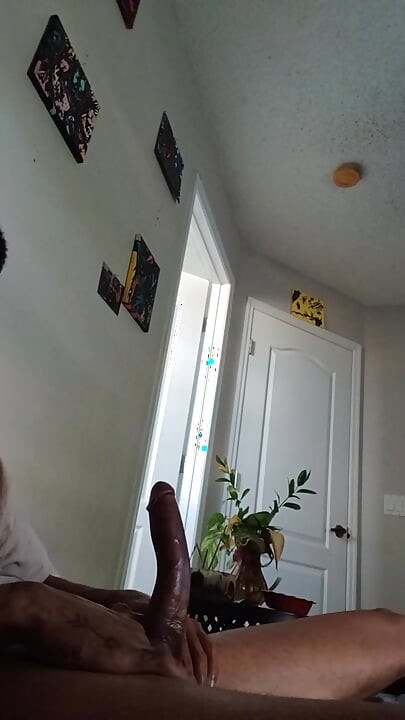 我用一個很好的角度看著我漂亮的大雞巴。